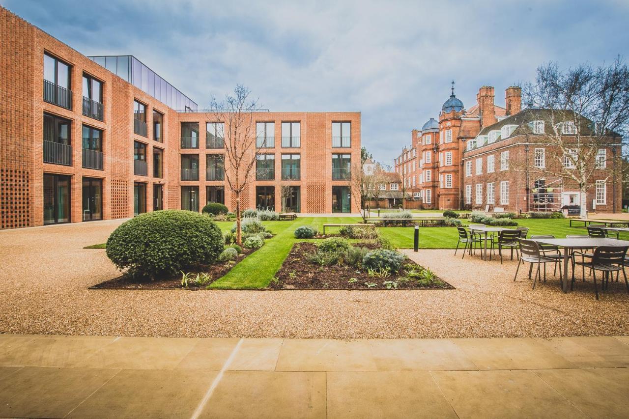 Newnham College - University Of Cambridge Buitenkant foto